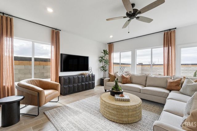 3833 Hickory Village Lane, Shafter, CA 93263