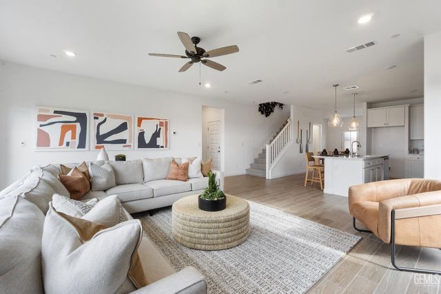 3833 Hickory Village Lane, Shafter, CA 93263