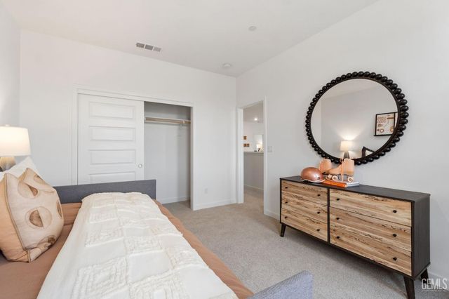 3833 Hickory Village Lane, Shafter, CA 93263