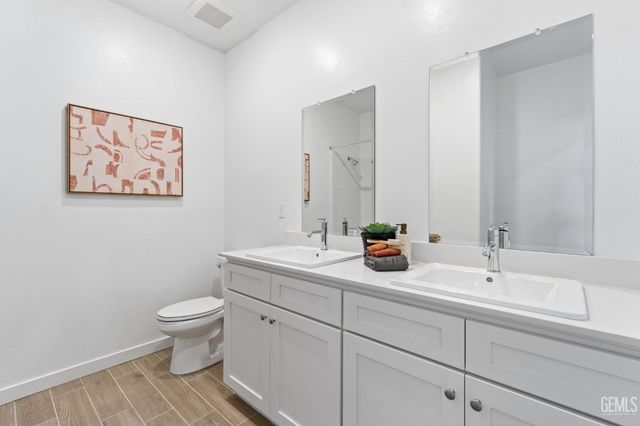 3833 Hickory Village Lane, Shafter, CA 93263