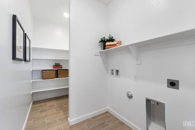 3833 Hickory Village Lane, Shafter, CA 93263