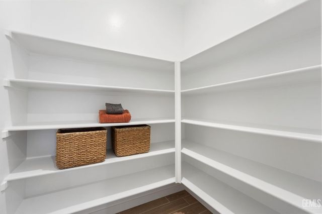 3833 Hickory Village Lane, Shafter, CA 93263