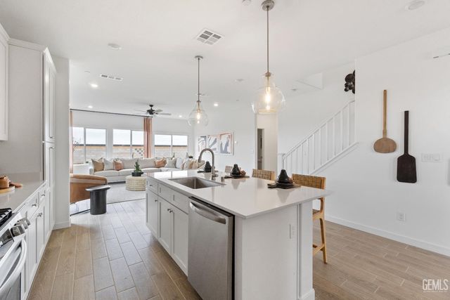 3833 Hickory Village Lane, Shafter, CA 93263