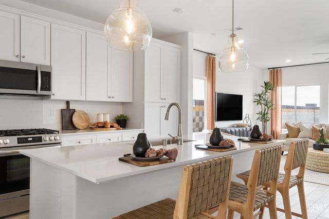 3833 Hickory Village Lane, Shafter, CA 93263