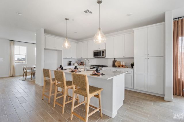 3833 Hickory Village Lane, Shafter, CA 93263