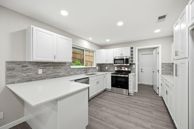 2 Timbercrest ST, San Marcos, TX 78666