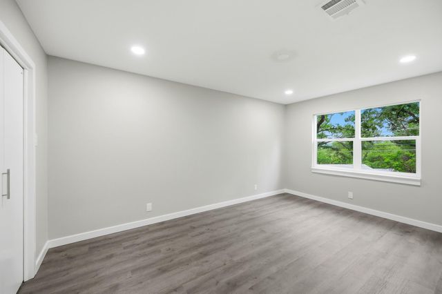 2 Timbercrest ST, San Marcos, TX 78666