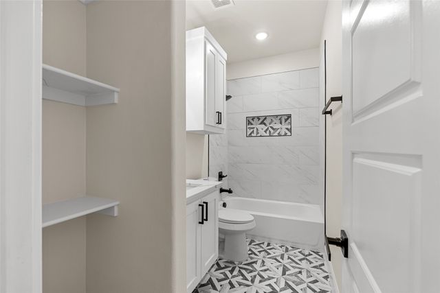 2325 Neches Street, Granbury, TX 76048