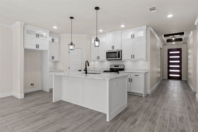 2325 Neches Street, Granbury, TX 76048