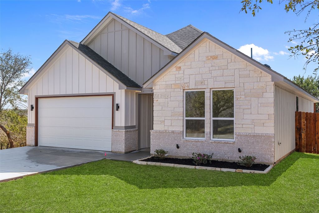2325 Neches Street, Granbury, TX 76048