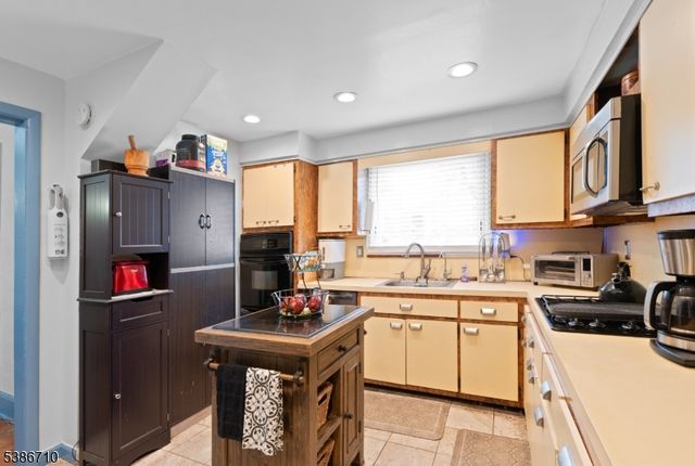 276 E 26Th St, Paterson City, NJ 07514