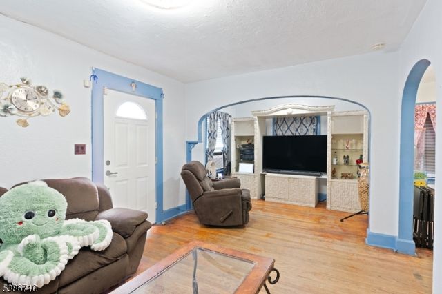 276 E 26Th St, Paterson City, NJ 07514