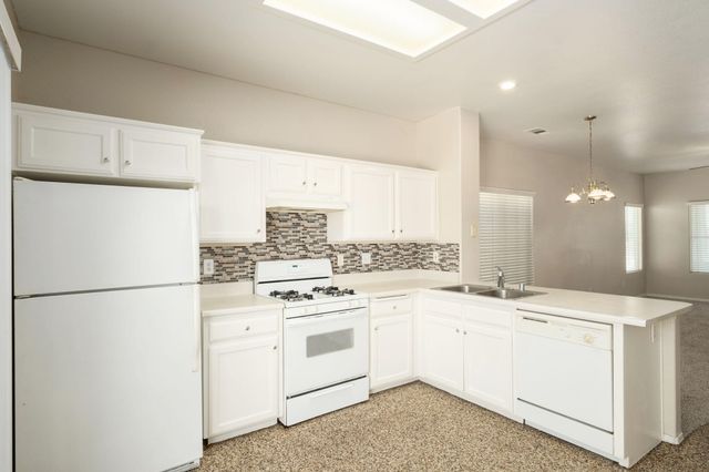 159 W Lindquist Street, Kingsburg, CA 93631