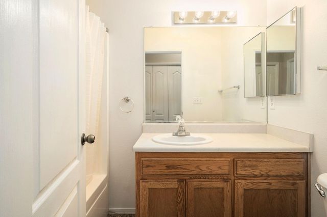 159 W Lindquist Street, Kingsburg, CA 93631