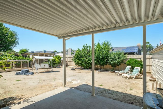 159 W Lindquist Street, Kingsburg, CA 93631