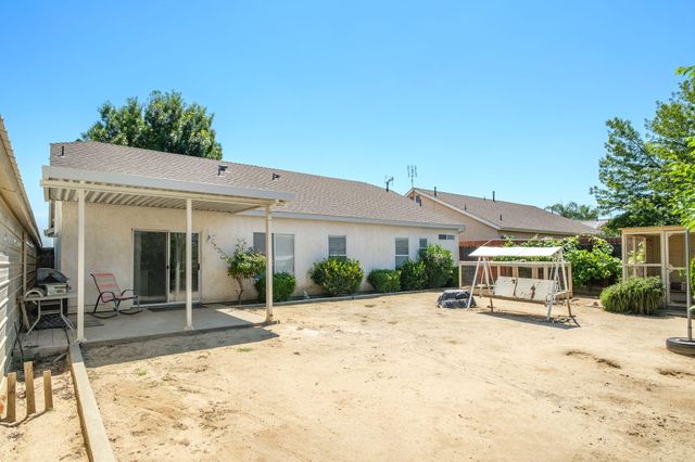 159 W Lindquist Street, Kingsburg, CA 93631