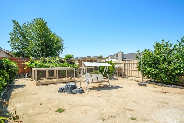 159 W Lindquist Street, Kingsburg, CA 93631
