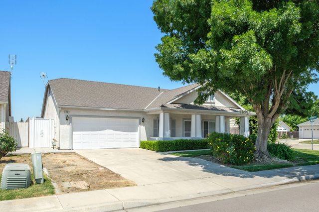 159 W Lindquist Street, Kingsburg, CA 93631