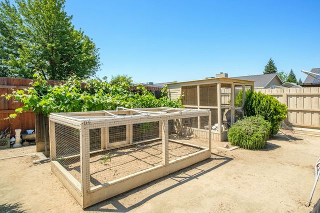 159 W Lindquist Street, Kingsburg, CA 93631