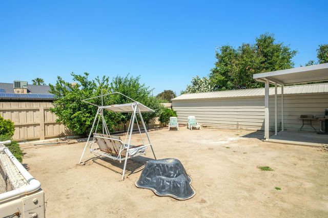159 W Lindquist Street, Kingsburg, CA 93631