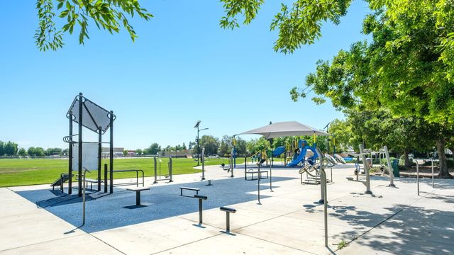 159 W Lindquist Street, Kingsburg, CA 93631