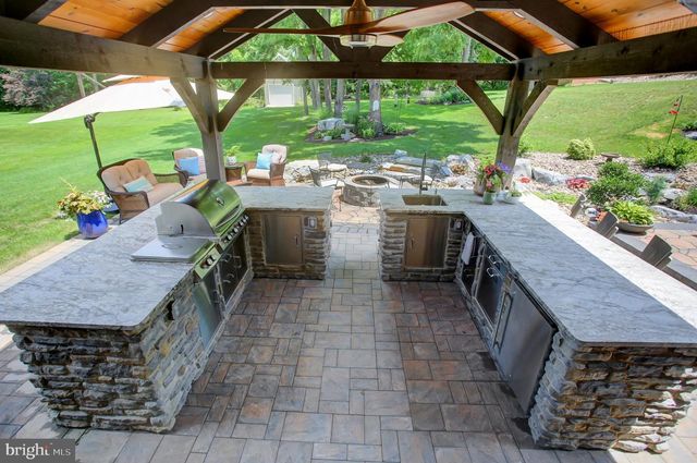 382 MOSS SPRING AVE, Greencastle, PA 17225