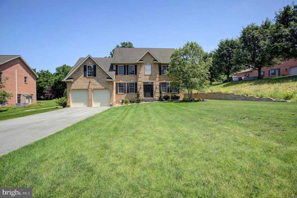 382 MOSS SPRING AVE, Greencastle, PA 17225