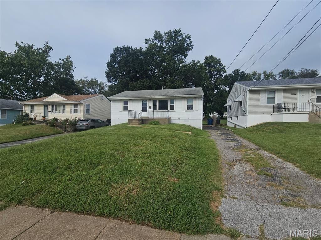 2209 Burns Avenue, St Louis, MO 63114