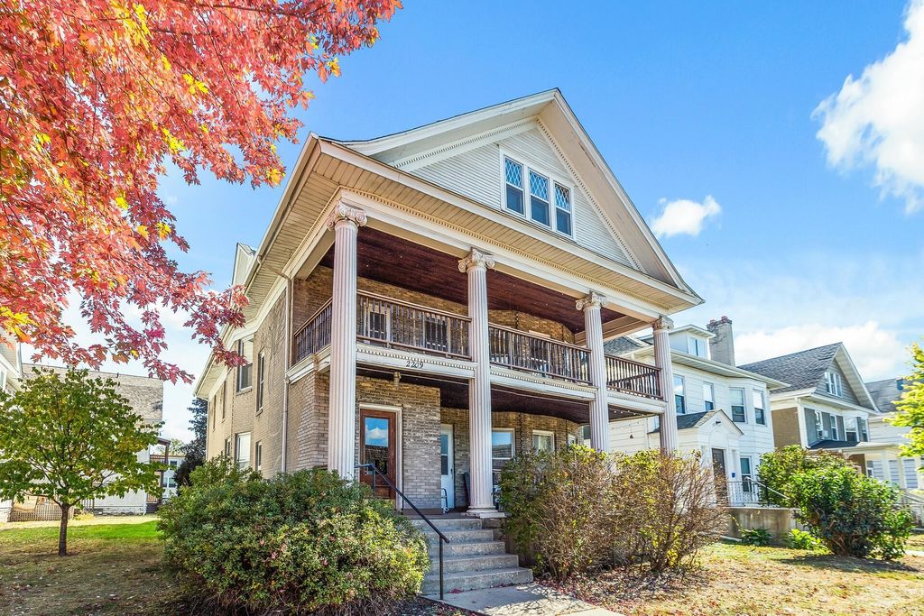 2209 Pleasant Avenue, Minneapolis, MN 55404