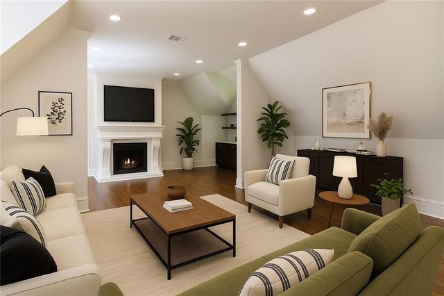 10745 Shallowford Road, Roswell, GA 30075