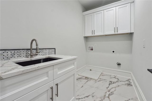 10745 Shallowford Road, Roswell, GA 30075