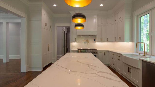 10745 Shallowford Road, Roswell, GA 30075