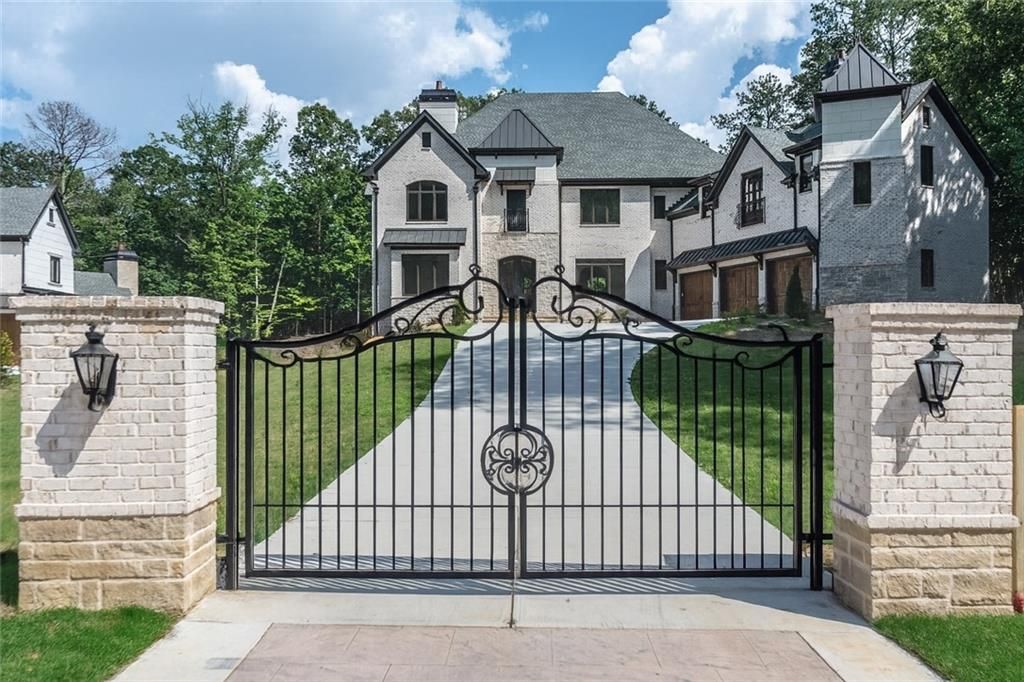 10745 Shallowford Road, Roswell, GA 30075