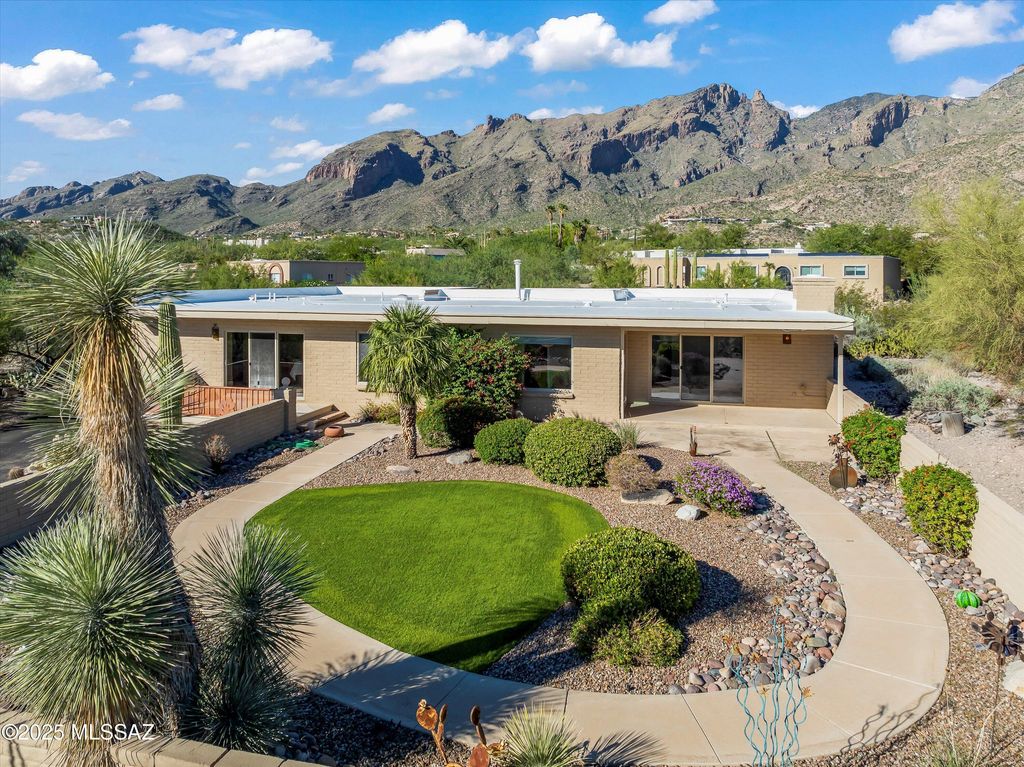 Image 1 of property listing at 4001 E Alvernon Circle, Tucson, AZ 85718