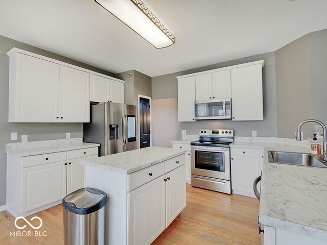 11757 Ledgestone Circle, Fishers, IN 46037