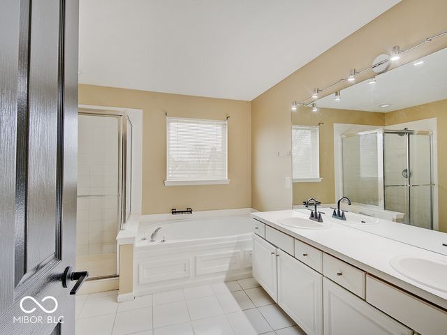 11757 Ledgestone Circle, Fishers, IN 46037