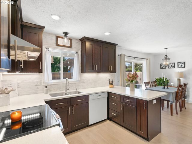 17126 Se TAYLOR St, Portland, OR 97233