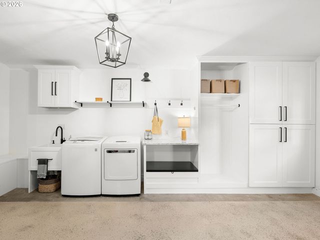 17126 Se TAYLOR St, Portland, OR 97233