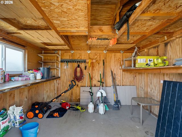17126 Se TAYLOR St, Portland, OR 97233