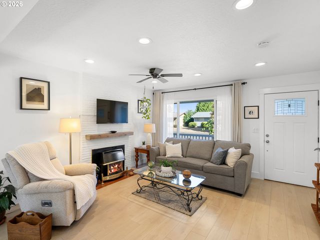 17126 Se TAYLOR St, Portland, OR 97233