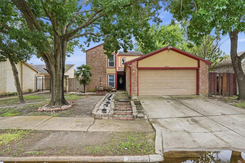 12903 Maxfield Drive, Houston, TX 77082