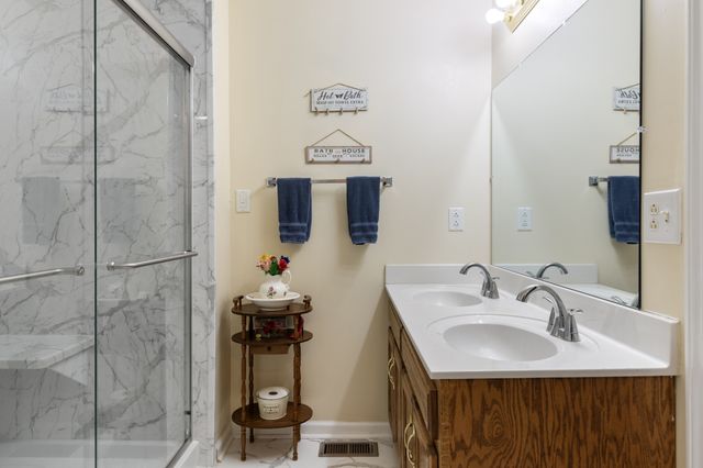 531 Brentwood Cir, Clarksville, TN 37042