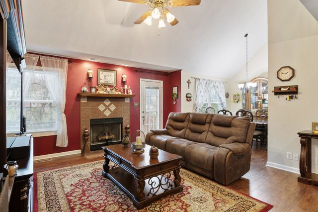 531 Brentwood Cir, Clarksville, TN 37042