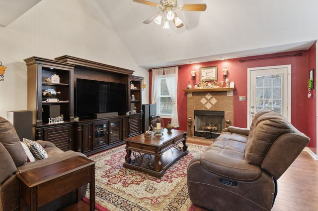 531 Brentwood Cir, Clarksville, TN 37042