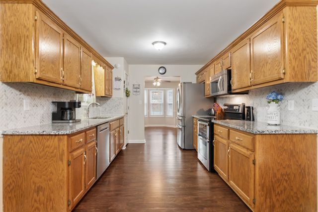 531 Brentwood Cir, Clarksville, TN 37042