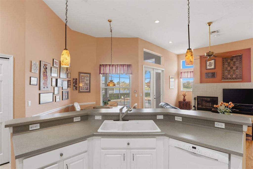 Image 11 of property listing at 14180 ISLAMORADA DRIVE, Orlando, FL 32837