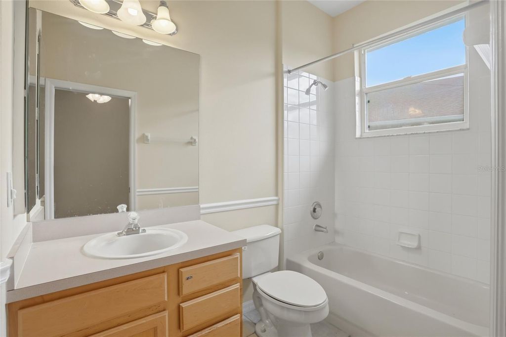 Image 27 of property listing at 14180 ISLAMORADA DRIVE, Orlando, FL 32837