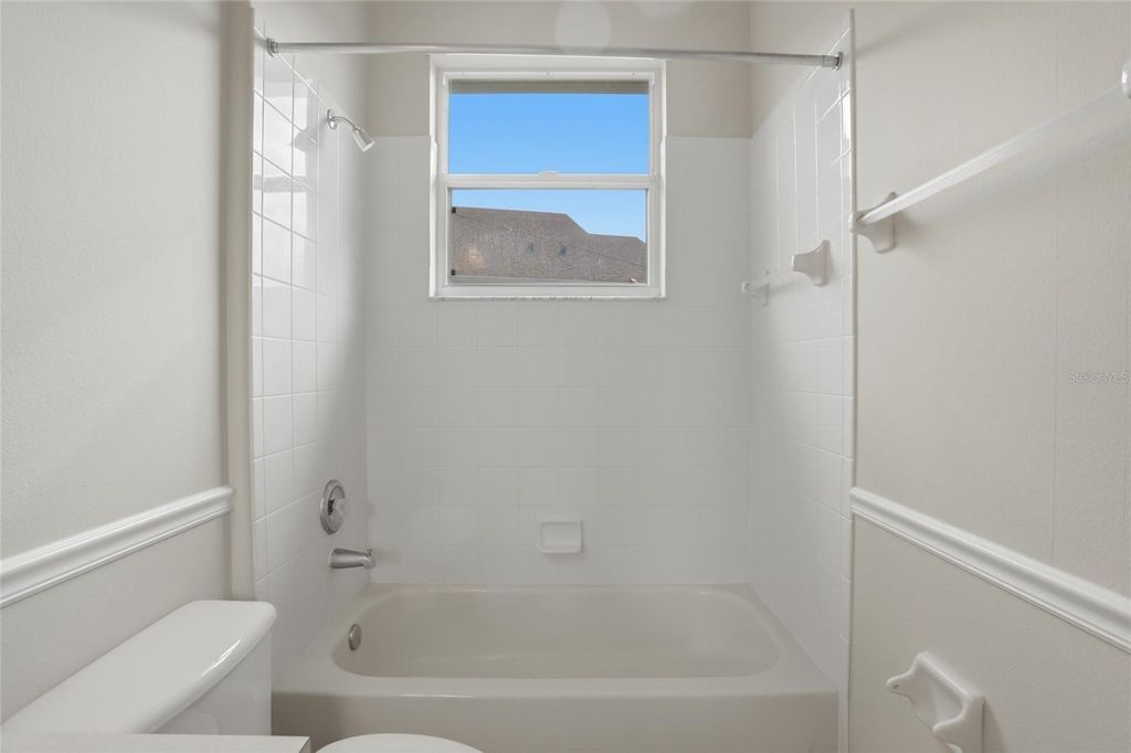 Image 28 of property listing at 14180 ISLAMORADA DRIVE, Orlando, FL 32837