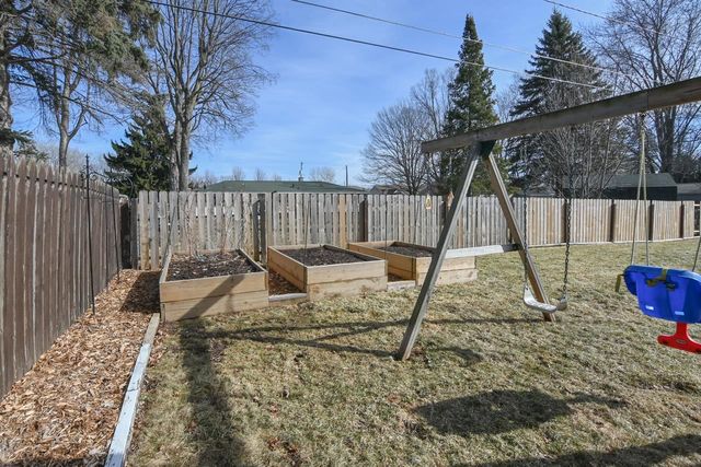 1332 SUNRAY LANE, Green Bay, WI 54313