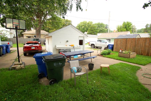 116 N THORNWOOD Avenue, Davenport, IA 52802